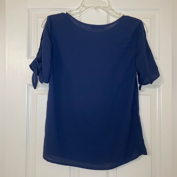 ✨5 for $15✨ navy blouse - Picture 2 of 4
